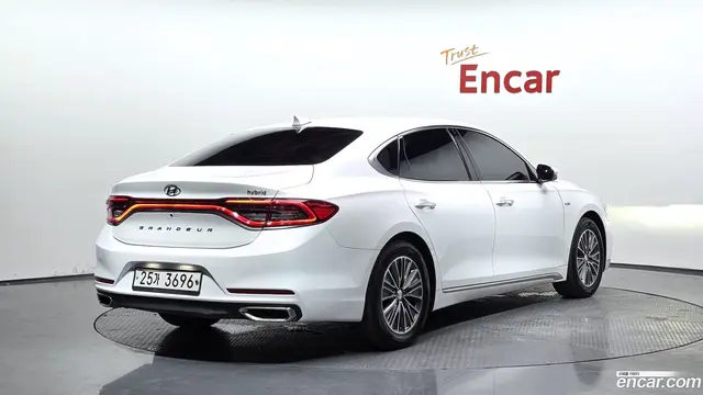 Main__Slider__Photo:Grandeur Hyundai 2018.6-1