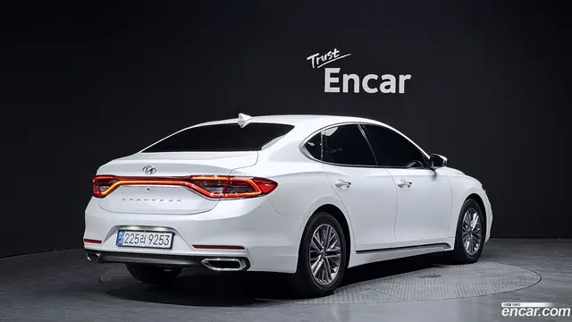 Main__Slider__Photo:Grandeur Hyundai 2019.0-1