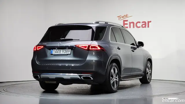 Main__Slider__Photo:GLE-Class Mercedes-Benz 2020.8-1