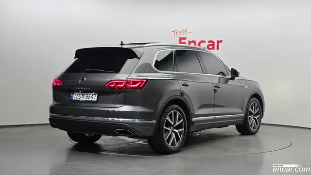 Main__Slider__Photo:Touareg Volkswagen 2023.6-1