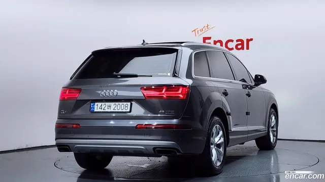 Main__Slider__Photo:Q7 Audi 2019.9-1