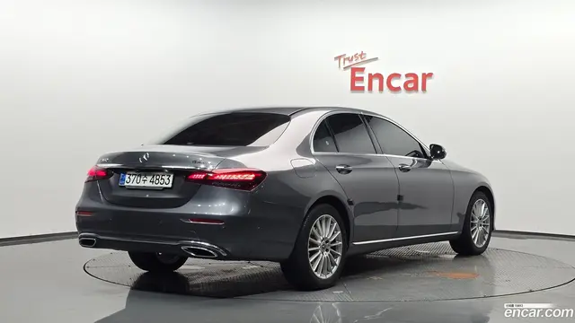 Main__Slider__Photo:E-Class Mercedes-Benz 2021.0-1