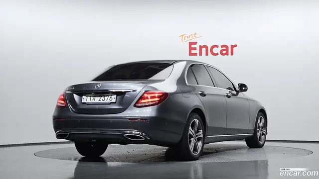 Main__Slider__Photo:E-Class Mercedes-Benz 2018.11-1