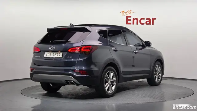 Main__Slider__Photo:Santafe Hyundai 2017.2-1