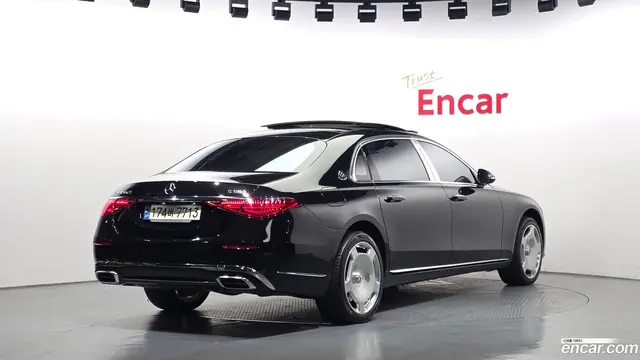 Main__Slider__Photo:S-Class Mercedes-Benz 2021.11-1
