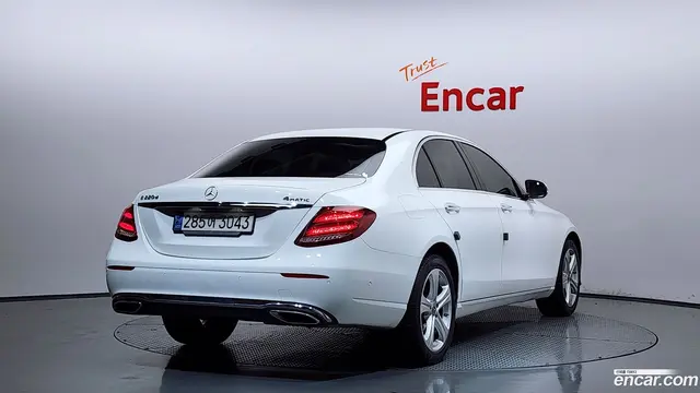 Main__Slider__Photo:E-Class Mercedes-Benz 2017.7-1