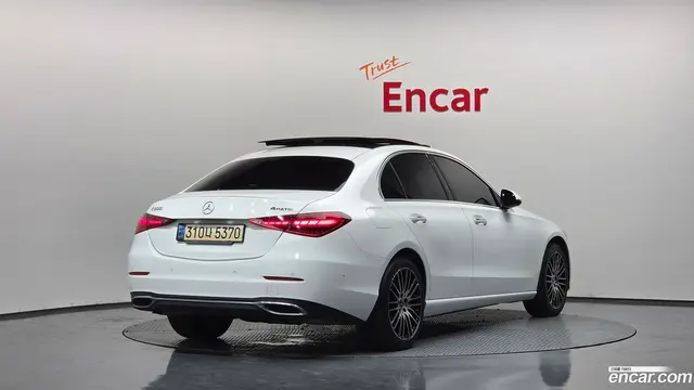 Main__Slider__Photo:C-Class Mercedes-Benz 2022.4-1