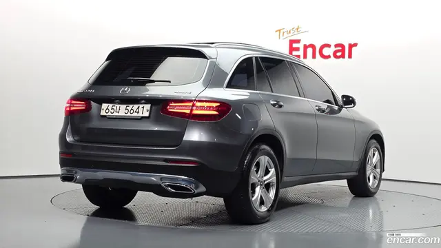 Main__Slider__Photo:GLC-Class Mercedes-Benz 2018.1-1