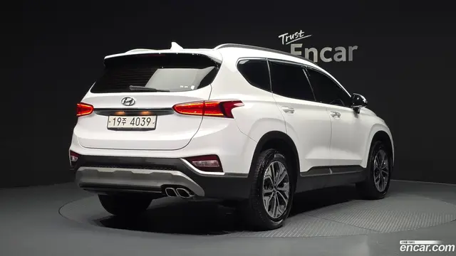 Main__Slider__Photo:Santafe Hyundai 2018.4-1