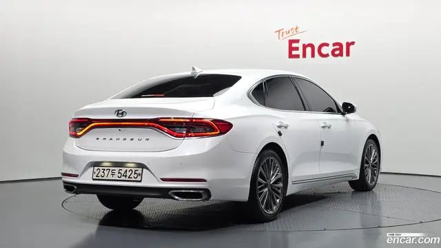 Main__Slider__Photo:Grandeur Hyundai 2019.3-1