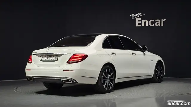 Main__Slider__Photo:E-Class Mercedes-Benz 2019.10-1