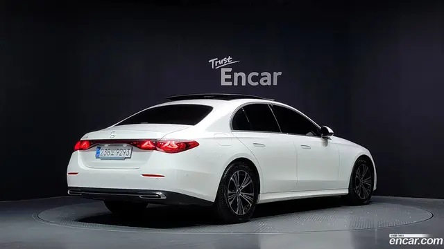 Main__Slider__Photo:E-Class Mercedes-Benz 2025.1-1
