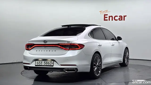 Main__Slider__Photo:Grandeur Hyundai 2018.7-1