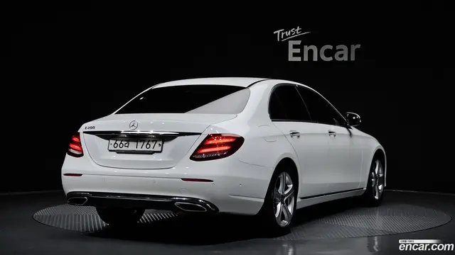 Main__Slider__Photo:E-Class Mercedes-Benz 2016.11-1