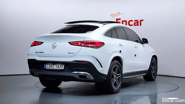 Main__Slider__Photo:GLE-Class Mercedes-Benz 2021.4-1