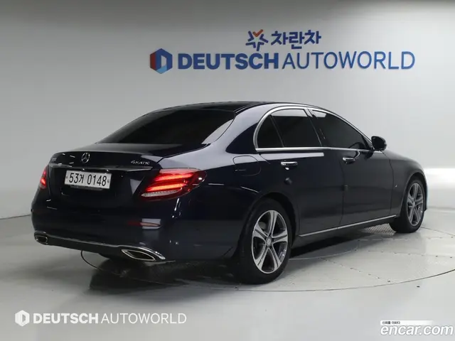 Main__Slider__Photo:E-Class Mercedes-Benz 2016.9-1