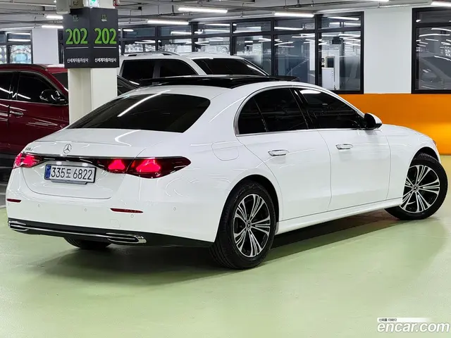 Main__Slider__Photo:E-Class Mercedes-Benz 2025.7-1