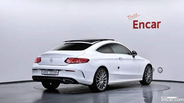 Main__Slider__Photo:C-Class Mercedes-Benz 2019.7-1