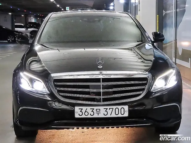 Main__Slider__Photo:E-Class Mercedes-Benz 2020.1-1