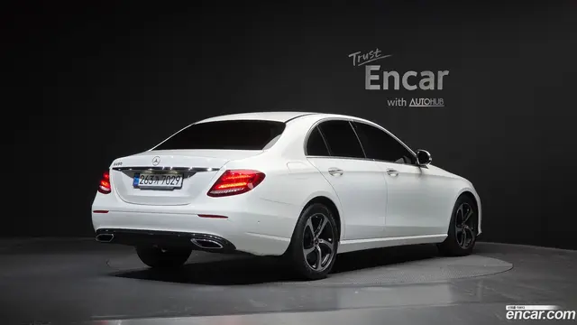 Main__Slider__Photo:E-Class Mercedes-Benz 2020.5-1