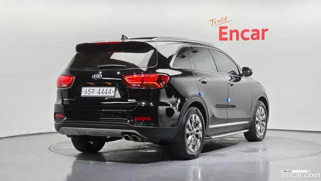 Main__Slider__Photo:Sorento Kia 2017.7-1