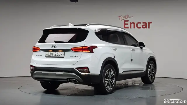 Main__Slider__Photo:Santafe Hyundai 2018.3-1