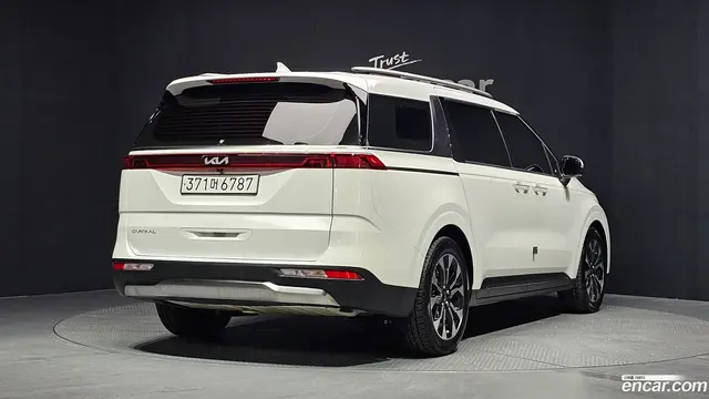 Main__Slider__Photo:Canival Kia 2023.4-1