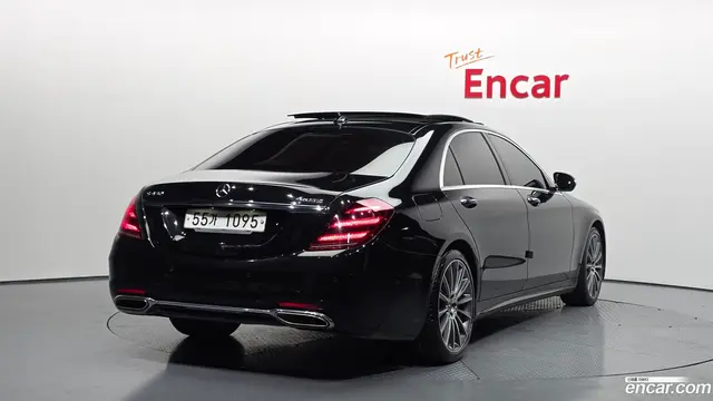 Main__Slider__Photo:S-Class Mercedes-Benz 2017.10-1