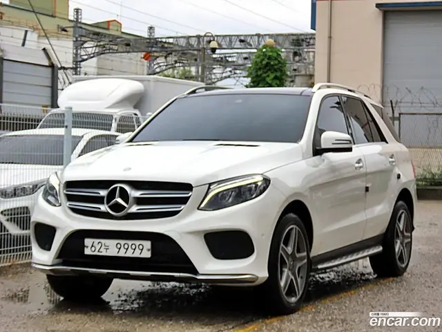 Main__Slider__Photo:GLE-Class Mercedes-Benz 2017.3-1