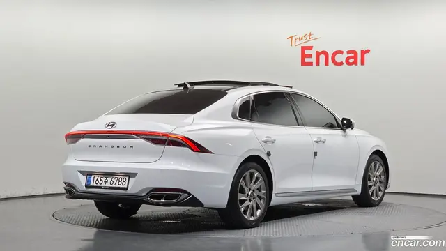 Main__Slider__Photo:Grandeur Hyundai 2021.4-1