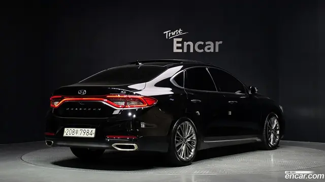Main__Slider__Photo:Grandeur Hyundai 2017.5-1