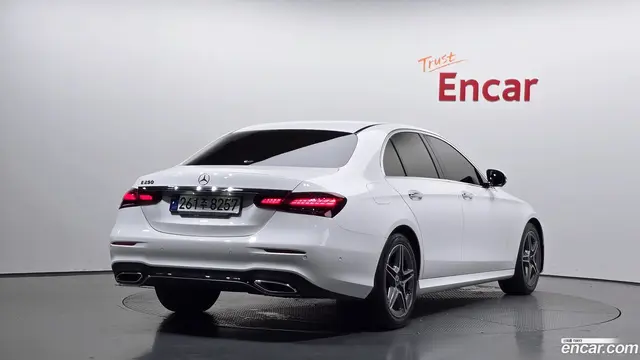 Main__Slider__Photo:E-Class Mercedes-Benz 2023.5-1