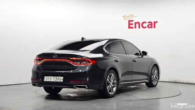 Main__Slider__Photo:Grandeur Hyundai 2017.6-1