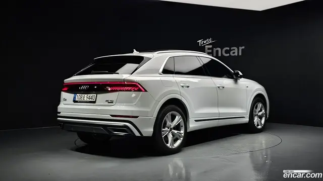 Main__Slider__Photo:Q8 Audi 2023.0-1