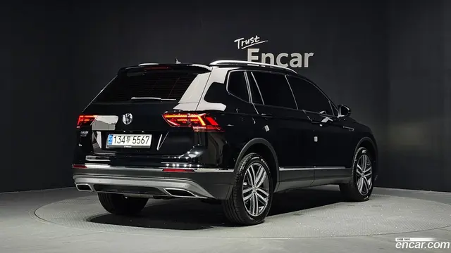 Main__Slider__Photo:Tiguan Volkswagen 2020.11-1