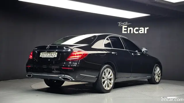 Main__Slider__Photo:E-Class Mercedes-Benz 2017.6-1