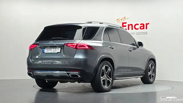 Main__Slider__Photo:GLE-Class Mercedes-Benz 2021.11-1