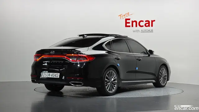 Main__Slider__Photo:Grandeur Hyundai 2017.1-1