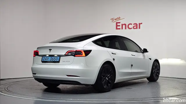 Main__Slider__Photo:Model 3 Tesla 2021.5-1