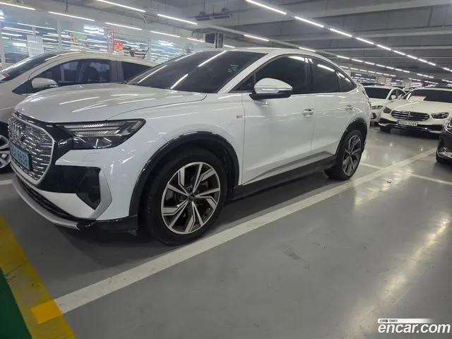 Main__Slider__Photo:Q4 e-tron Audi 2023.11-1
