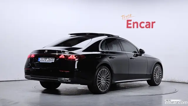 Main__Slider__Photo:E-Class Mercedes-Benz 2024.8-1