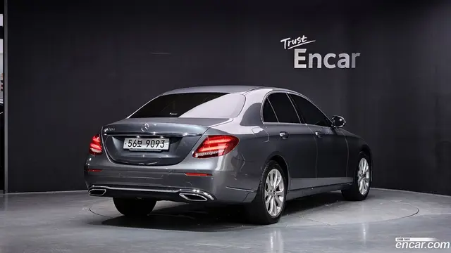 Main__Slider__Photo:E-Class Mercedes-Benz 2019.5-1