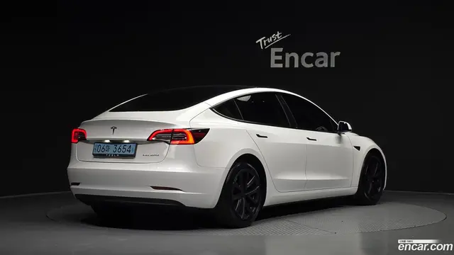 Main__Slider__Photo:Model 3 Tesla 2022.2-1