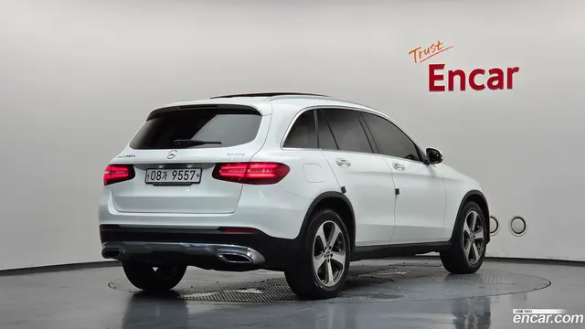 Main__Slider__Photo:GLC-Class Mercedes-Benz 2017.5-1