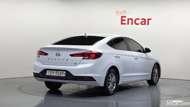 Main__Slider__Photo:AVANTE Hyundai 2019.2-1
