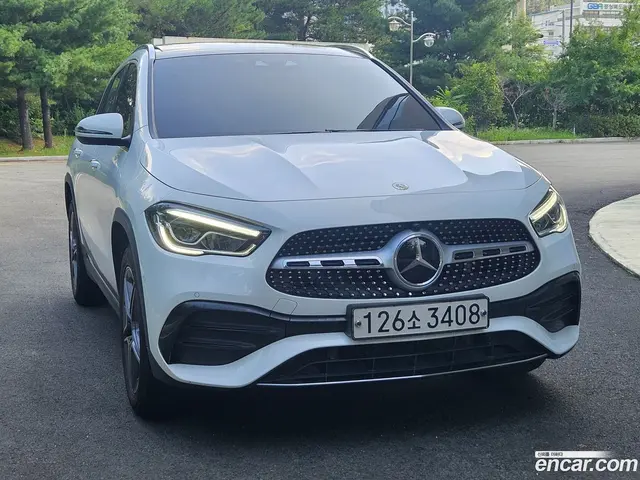 Main__Slider__Photo:GLA-Class Mercedes-Benz 2023.3-1