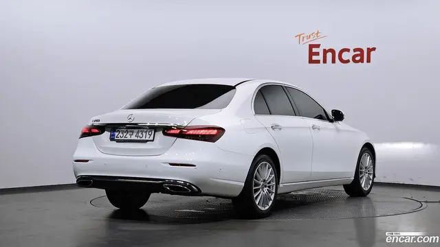 Main__Slider__Photo:E-Class Mercedes-Benz 2022.6-1