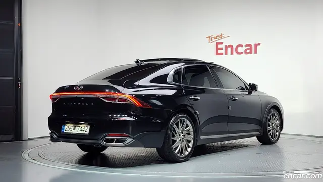 Main__Slider__Photo:Grandeur Hyundai 2021.10-1