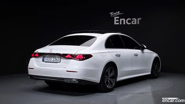Main__Slider__Photo:E-Class Mercedes-Benz 2024.8-1