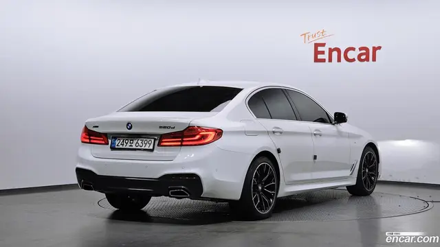 Main__Slider__Photo:5-Series BMW 2017.10-1